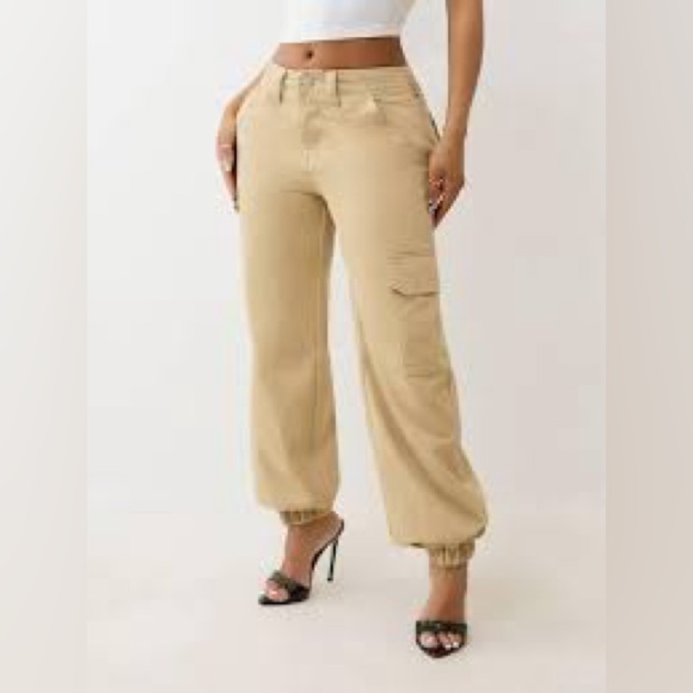 NWT. True Religion, size 32 (aka sz 14), Bobbi low-rise baggy cargos - Picture 2 of 16